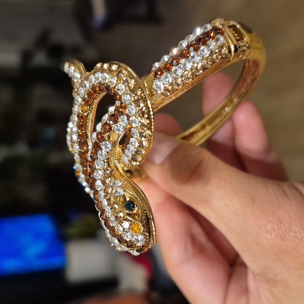 Green Eyed Rhinestone Snap Bracelette - Picture 5 of 11
